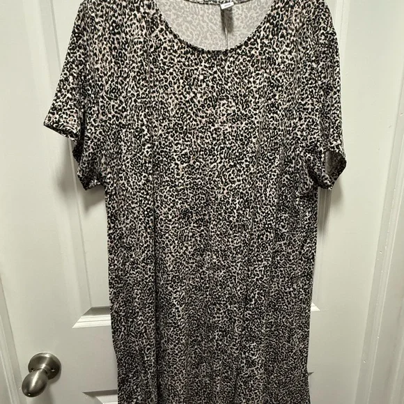 Old Navy Animal Print Midi Dress - Picture 2 of 3